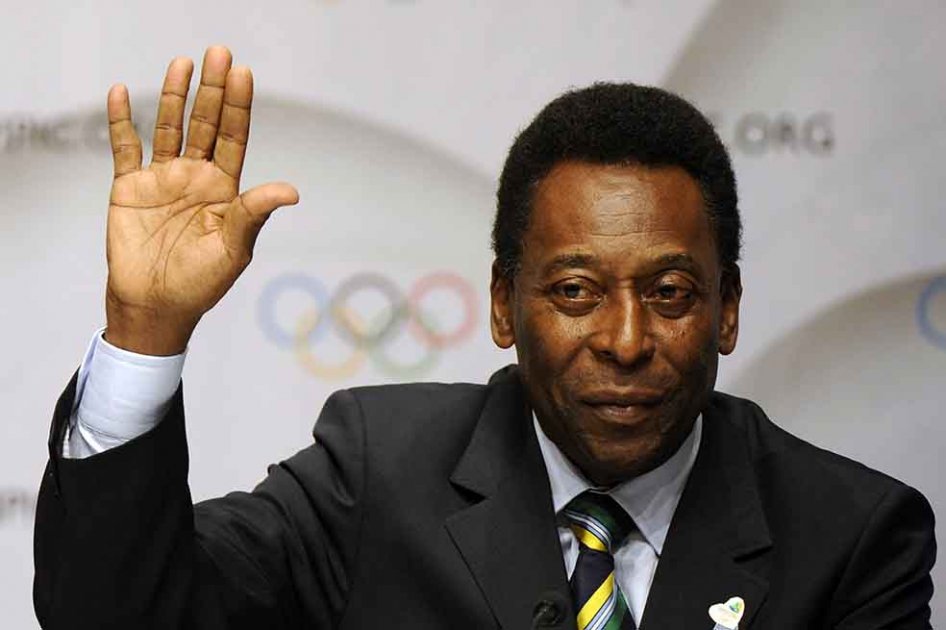 Pelé permanece hospitalizado tras ser operado