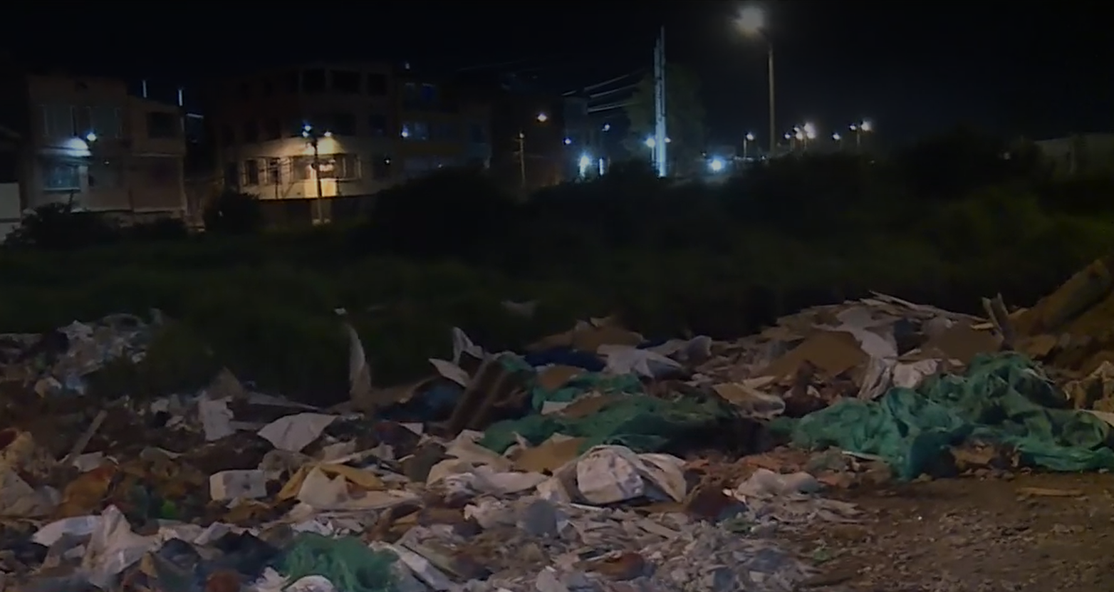 Vecinos de tres barrios de Suba protestan por acumulación de basuras y escombros
