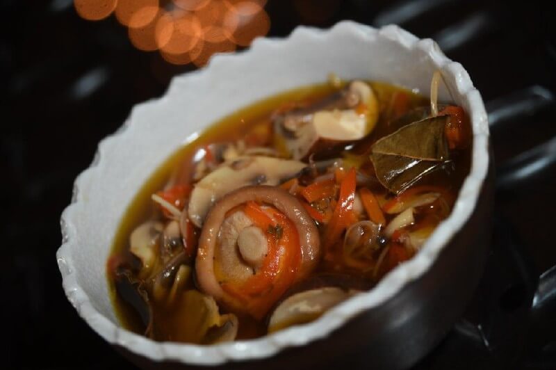 Cómo preparar escabeche de hongos con vinagre de vino