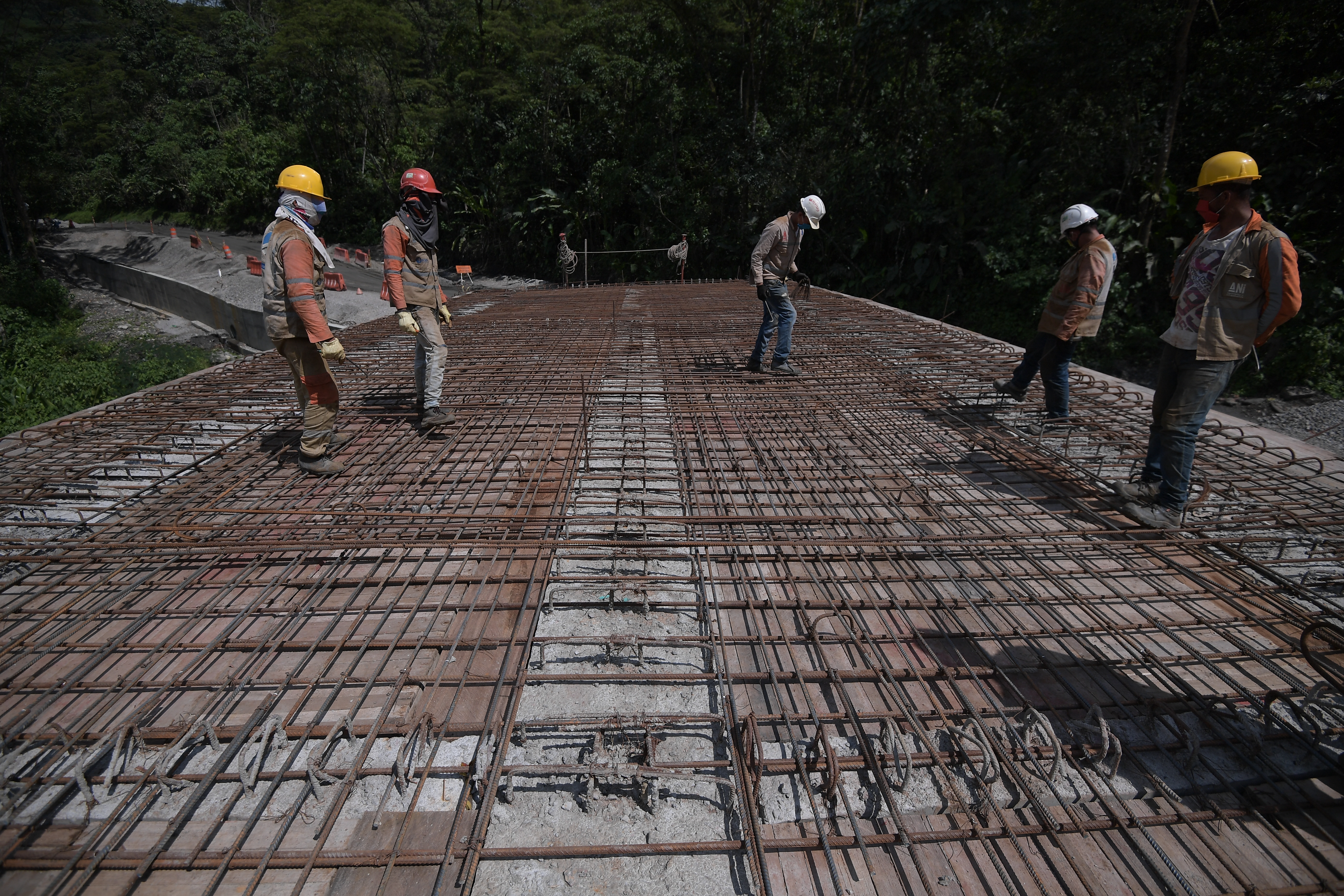 Contraloría emitió 460 alertas por $34 billones en obras de infraestructura