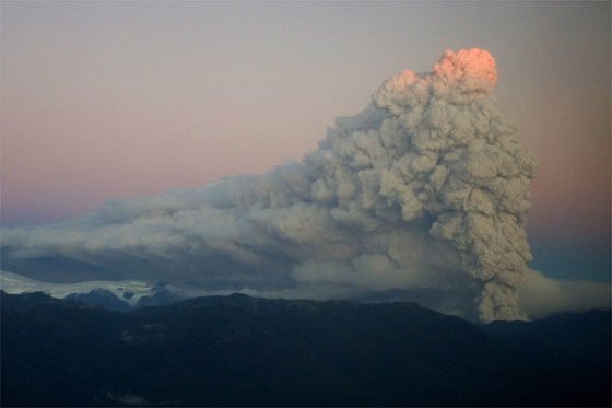 Volcán Calbuco en Chile se mantiene «inestable», persiste alerta roja