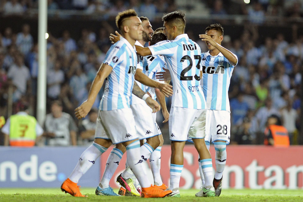 Racing goleó a Vasco da Gama en Avellaneda