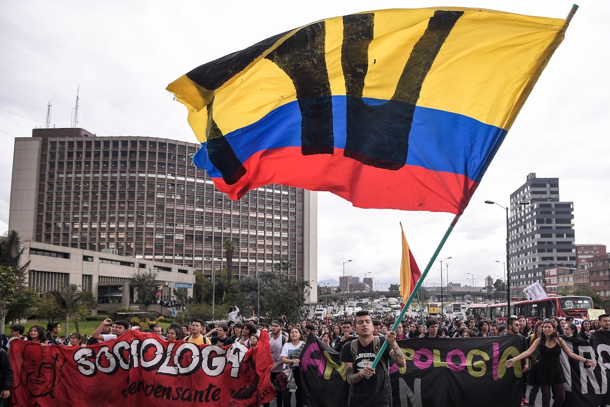 Periodistas de varios medios de comunicación fueron agredidos durante las marchas en Bogotá