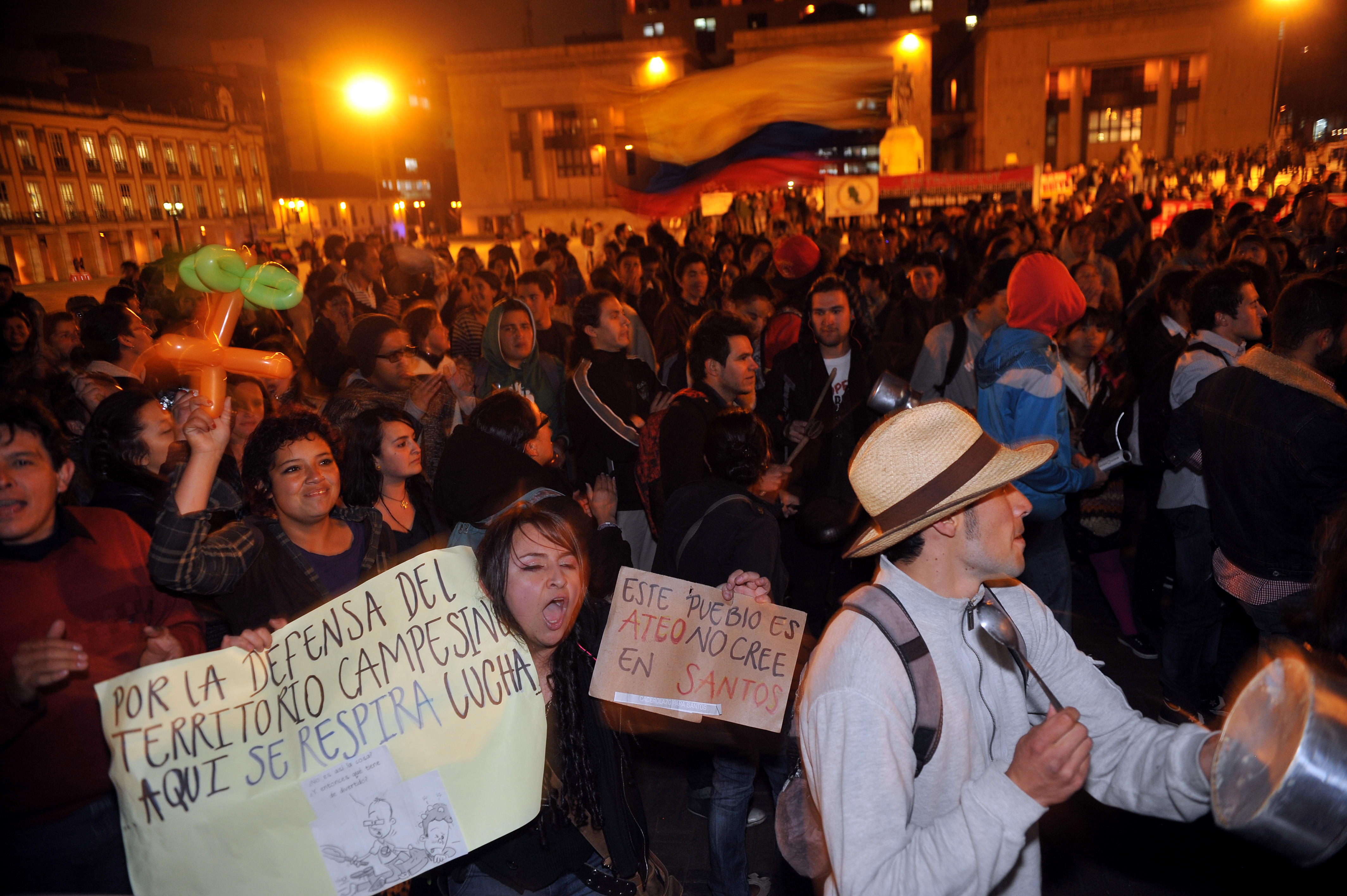 ‘Cacerolazo’: Bogotá con los campesinos