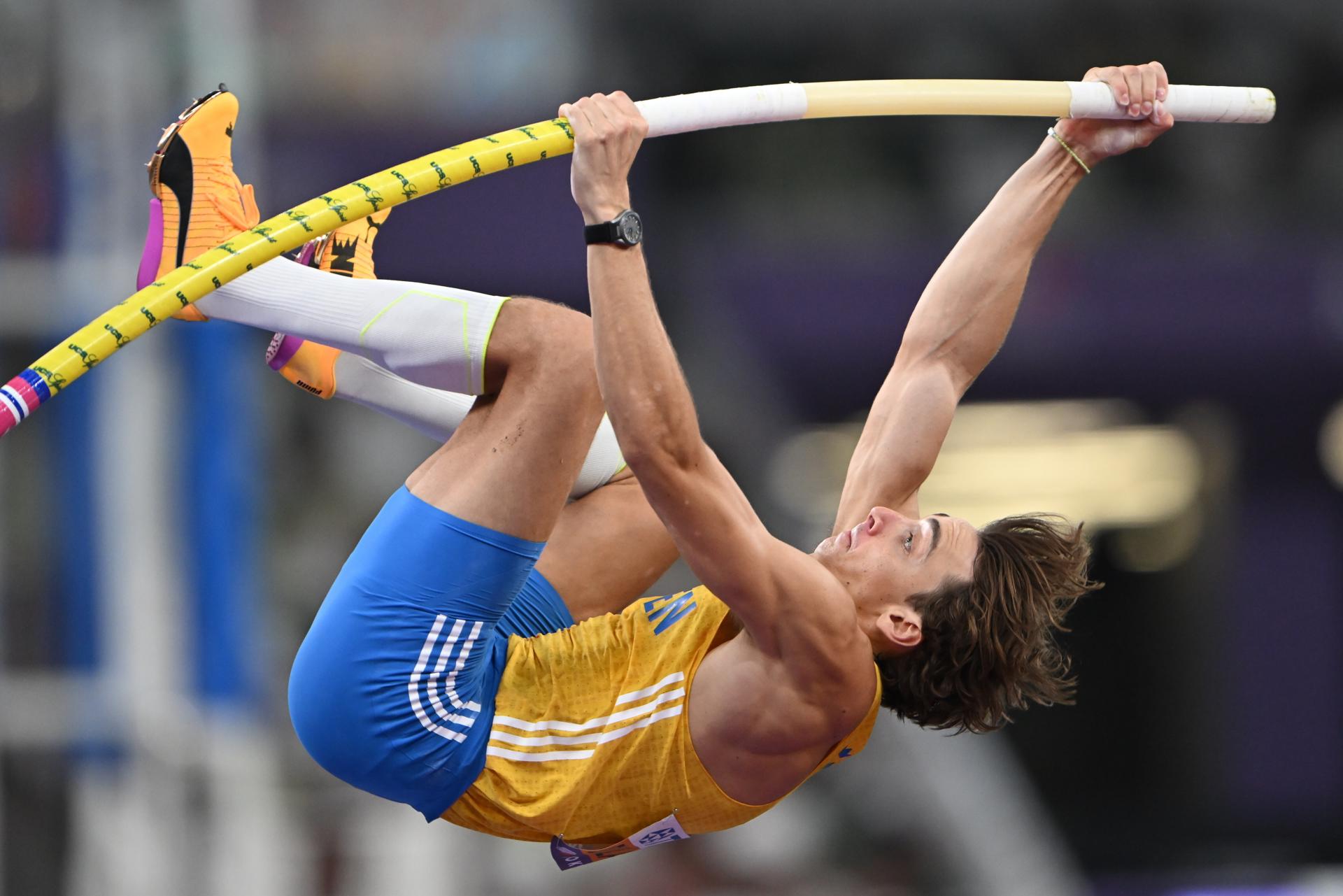 Tokyo (Japan), 15/09/2025.- Armand Duplantis of Sweden in action during the Men's Pole Vault final at the World Athletics Championships 2025 in Tokyo, Japan, 15 September 2025. (Mundial de Atletismo, Salto con pértiga, Japón, Suecia, Tokio) EFE/EPA/Adam Warzawa POLAND OUT
