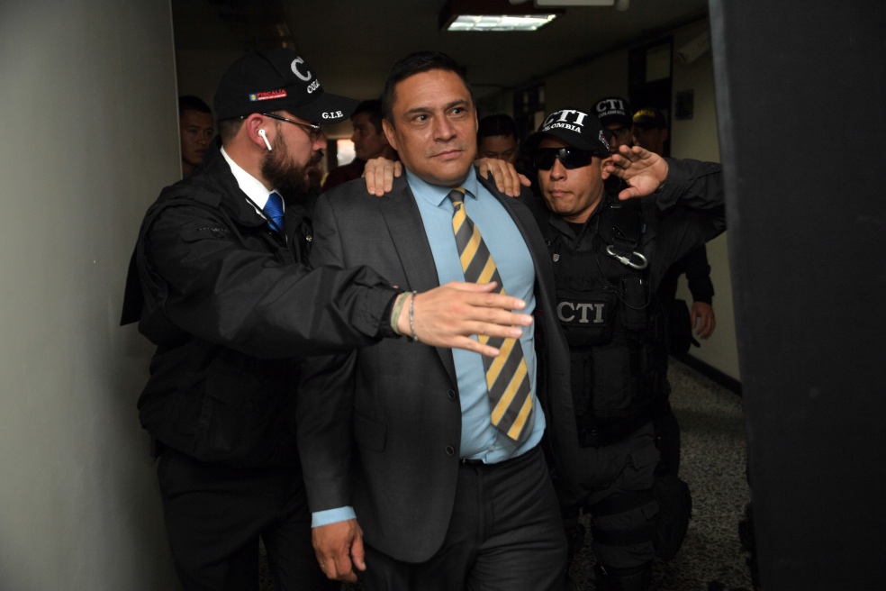 Caso chuzadas: defensa del general (r) Humberto Guatibonza pide su libertad