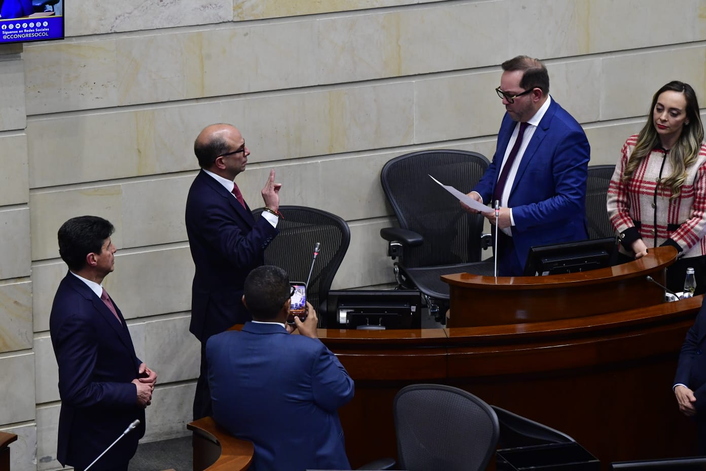 Piden renuncias de tres ministros tras derrota del Gobierno para elección de magistrado