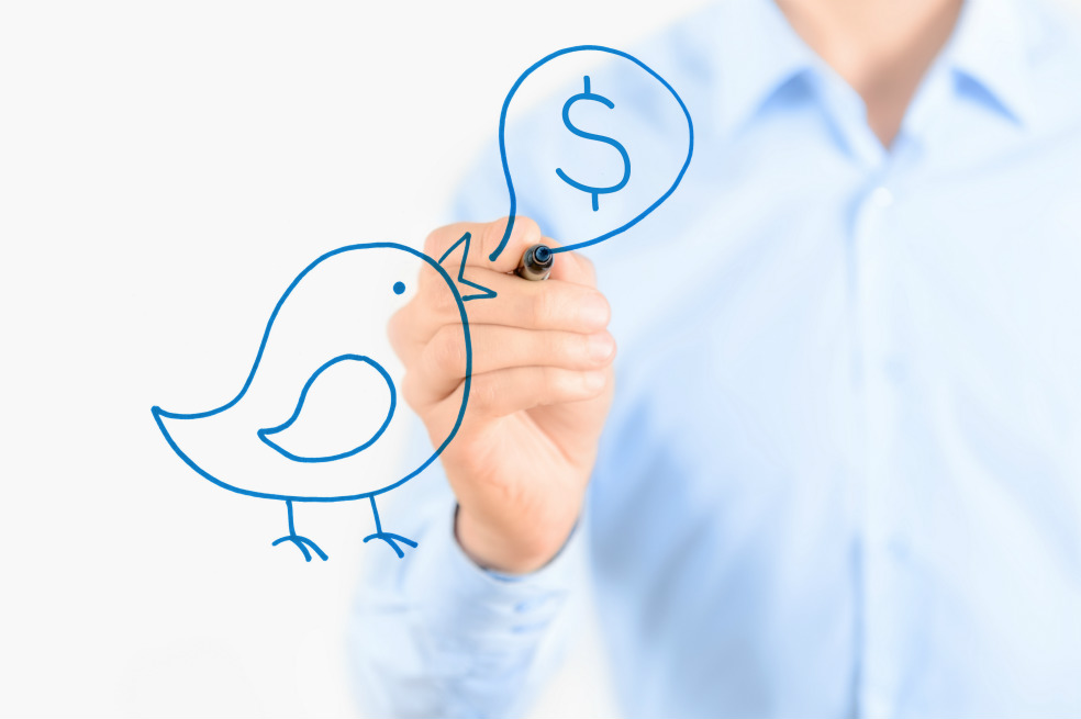 Personas influyentes reciben dinero por promocionar marcas en sus redes sociales