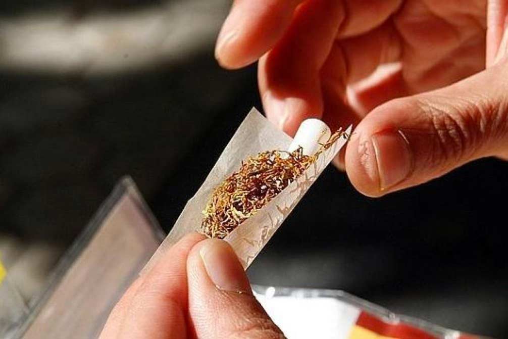 Instrucciones para armar un tabaco y burlar el miedo