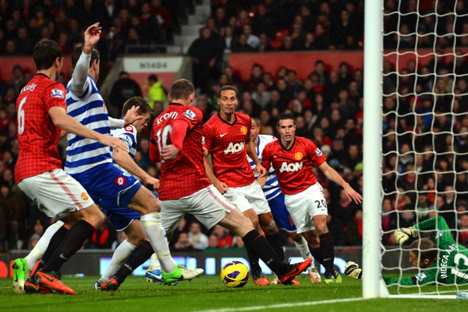 Manchester United, líder provisional en la Premier League