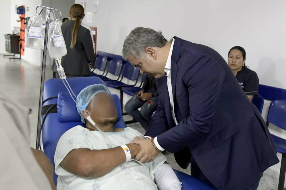 Presidente Duque visitó en Popayán a heridos por explosión en sur del Cauca