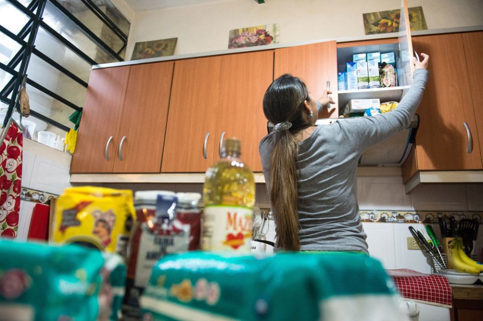 «SOS pañales», la agridulce espera de ser madre en Venezuela