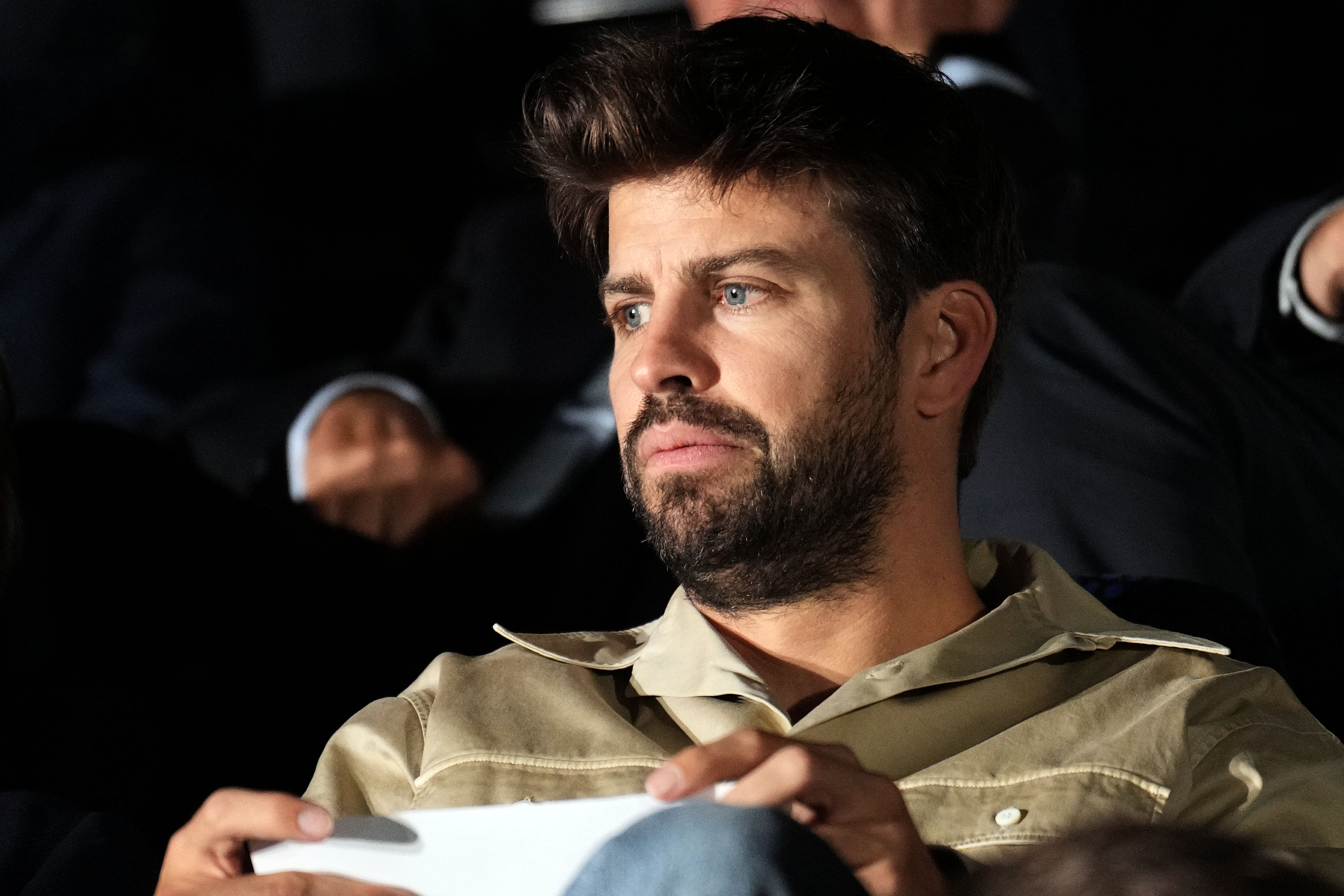 Con foto, Piqué presumió que no está soltero como Shakira. Le llueven críticas