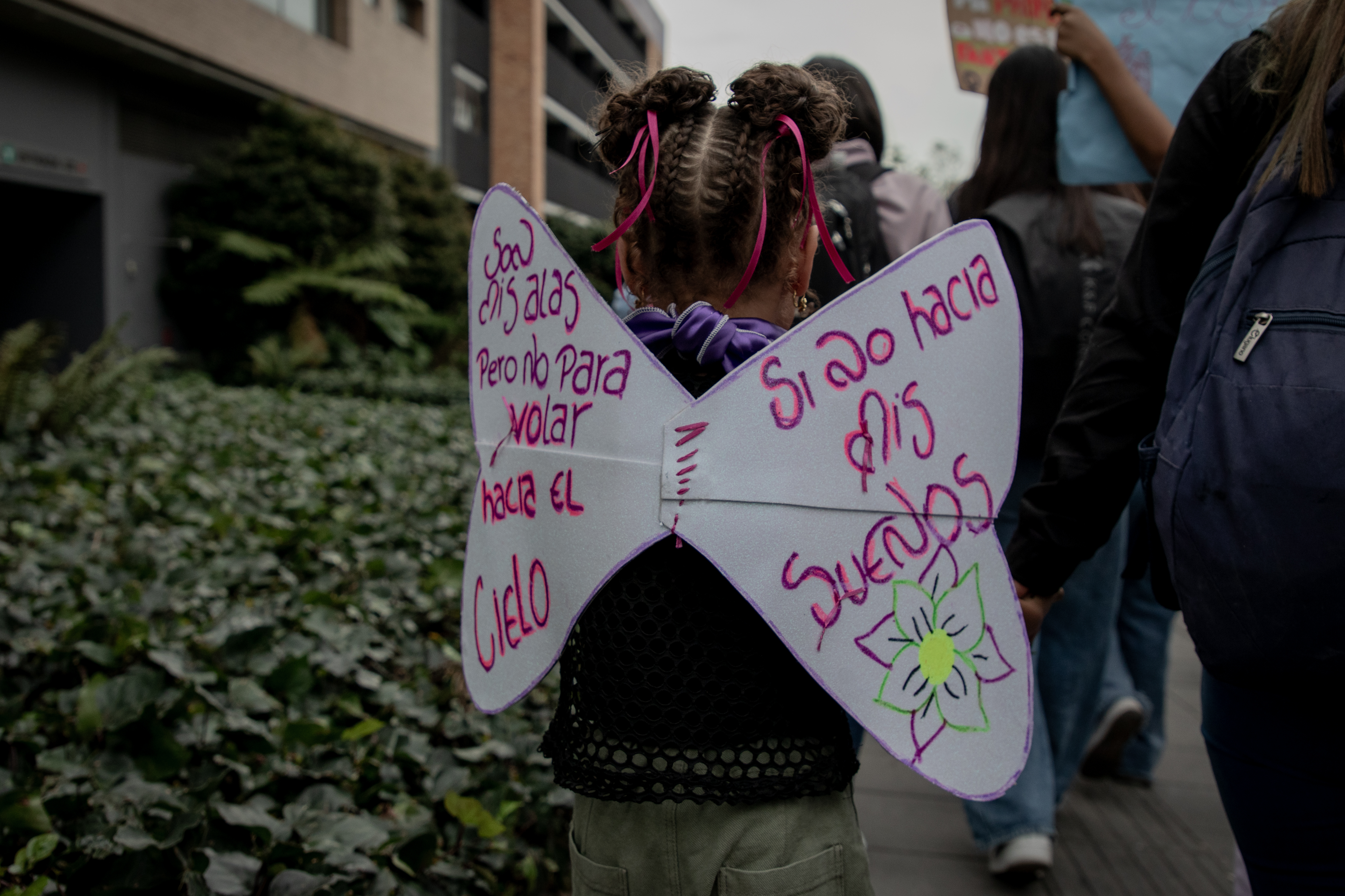 Marchantes que salieron a las calles este este sábado 8 de marzo desde la Calle 45 con carrera Séptima hasta la Plazoleta del Concejo de Bogotá en el marco de la conmemoración del Día Internacional de la Mujer