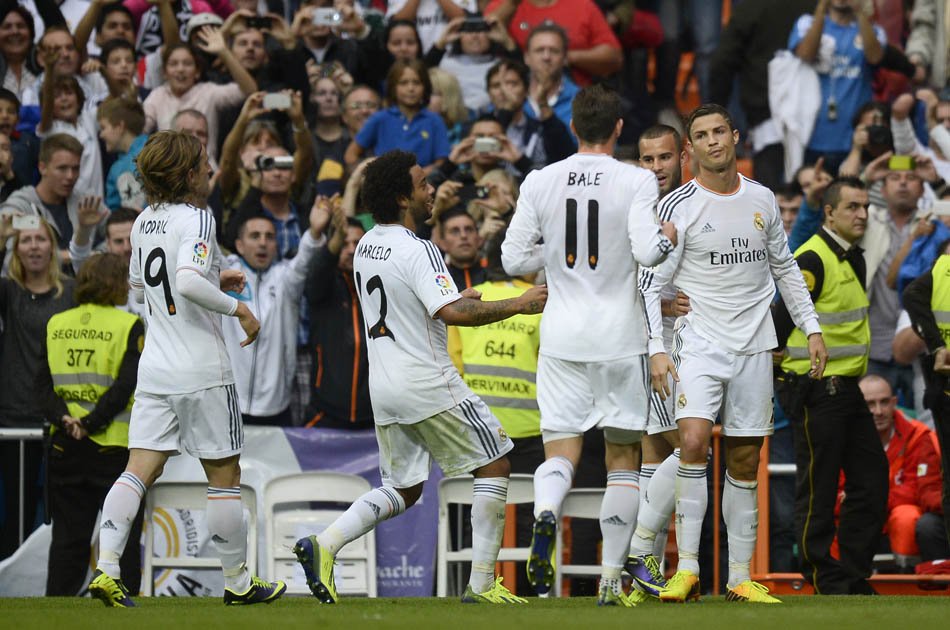 Real Madrid ganó y se acerca a los líderes en España