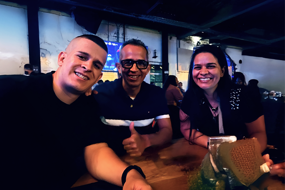 Cojines que cuentan historias: así nació este emprendimiento hecho en familia