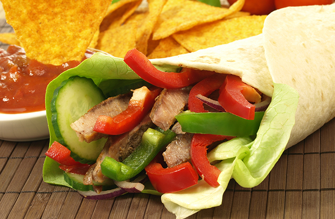 Fajitas de cerdo con pimentón y salsa roja, una receta para todos los días