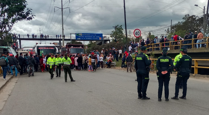Movilidad en Bogotá: por protesta, se registra bloqueo en la calle 13