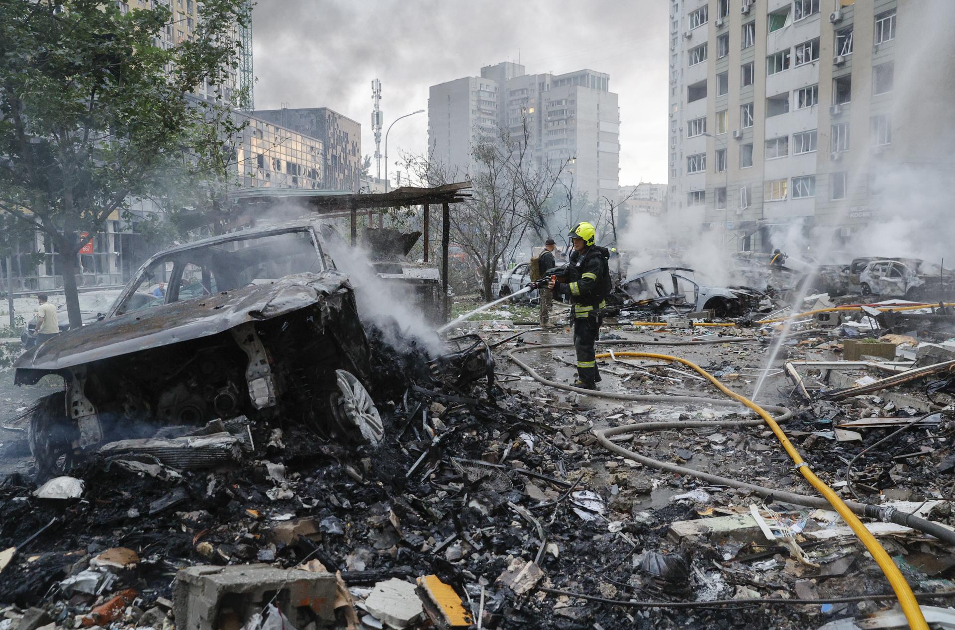 Un bombardeo contra Kiev, Ucrania, deja cerca de 20 muertos antes de la cumbre de la OTAN