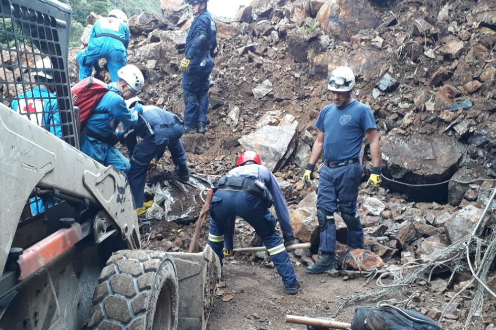 Derrumbe en vía al llano deja cuatro muertos