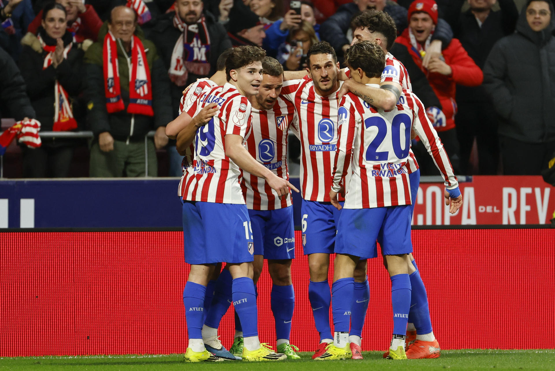 Atlético de Madrid aplastó 4-0 a Barcelona en las semifinales de la Copa del Rey