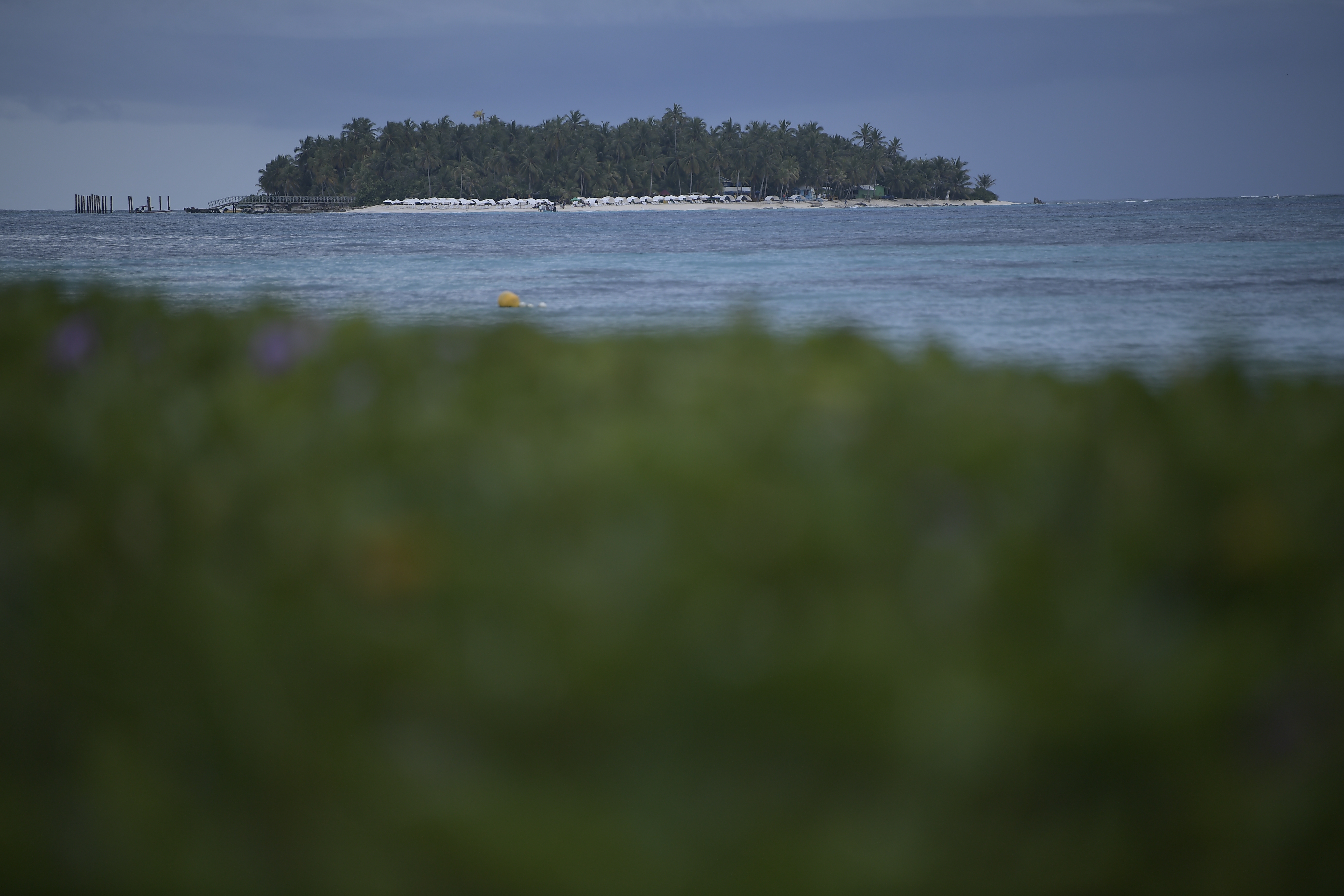 Recorrido por este sitio turístico de Colombia, varios aspectos: Playas, turistas, motos acuática, habitantes.