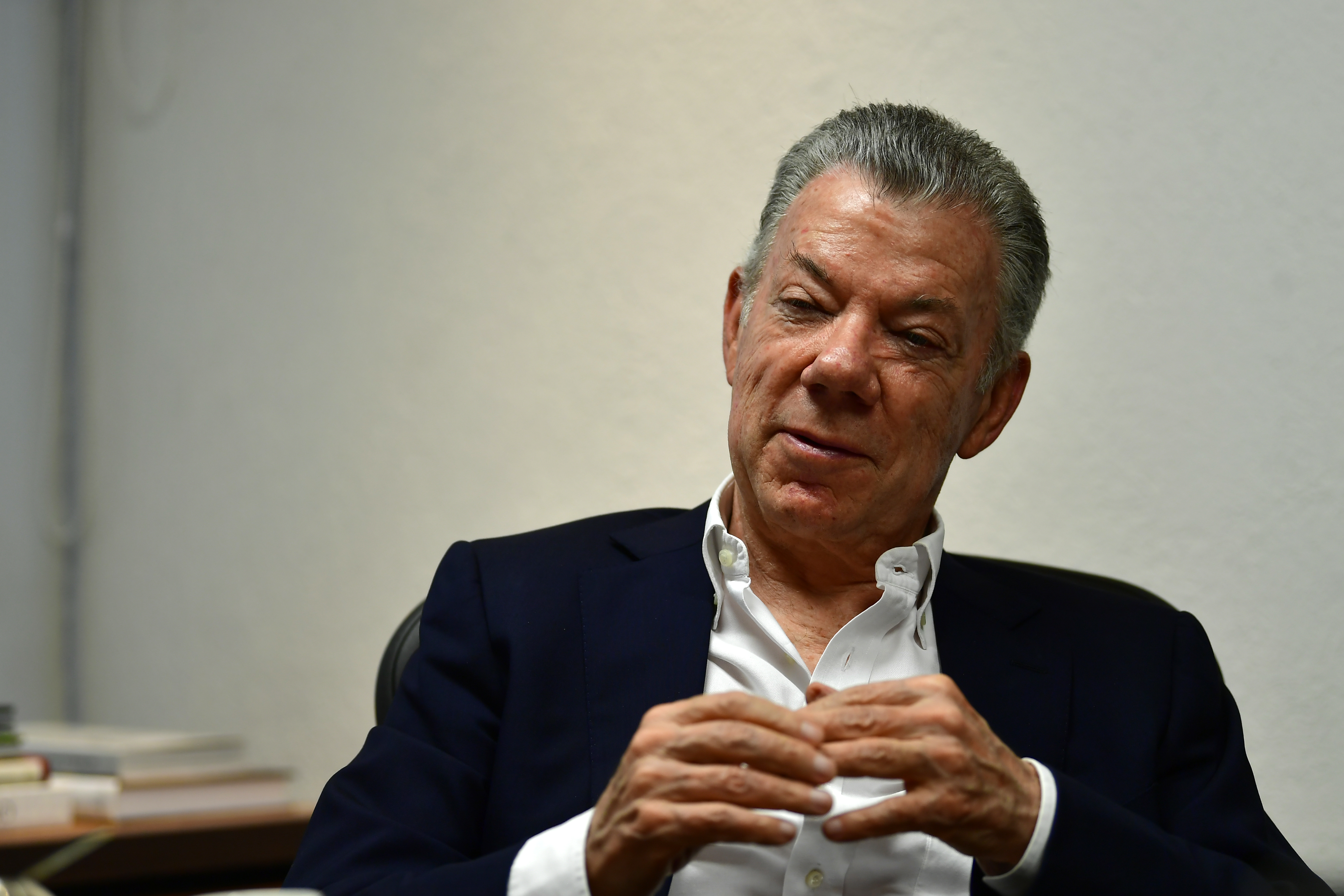 El expresidente de Colombia y nobel de Paz, Juan Manuel Santos, aseguró que "todo lo que ha hecho últimamente" el mandatario Gustavo Petro "tiene un tufillo electoral".