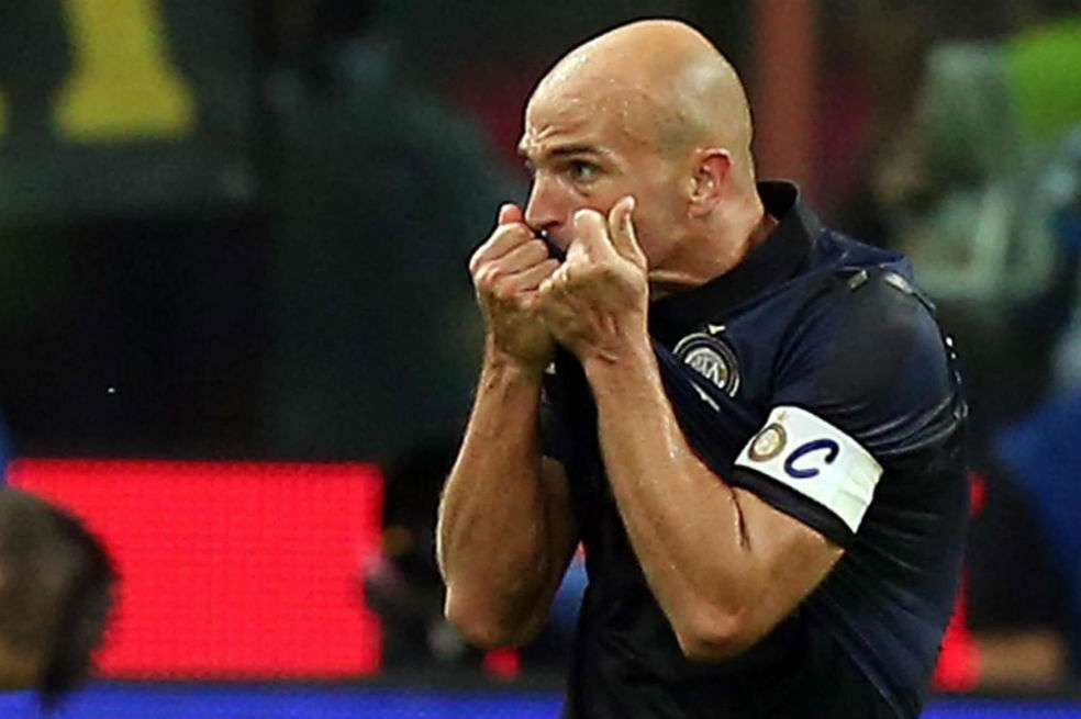 Esteban Cambiasso anunció su retiro como futbolista