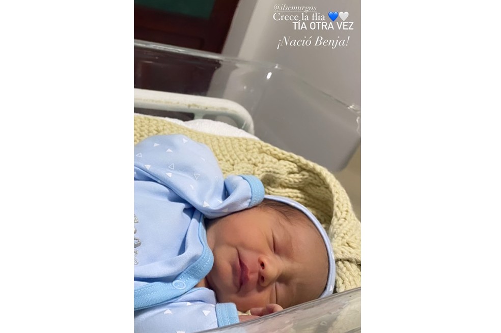 “Nació Benja”, escribió la presentadora de ‘Noticias Caracol’, junto a una tierna foto del bebé.