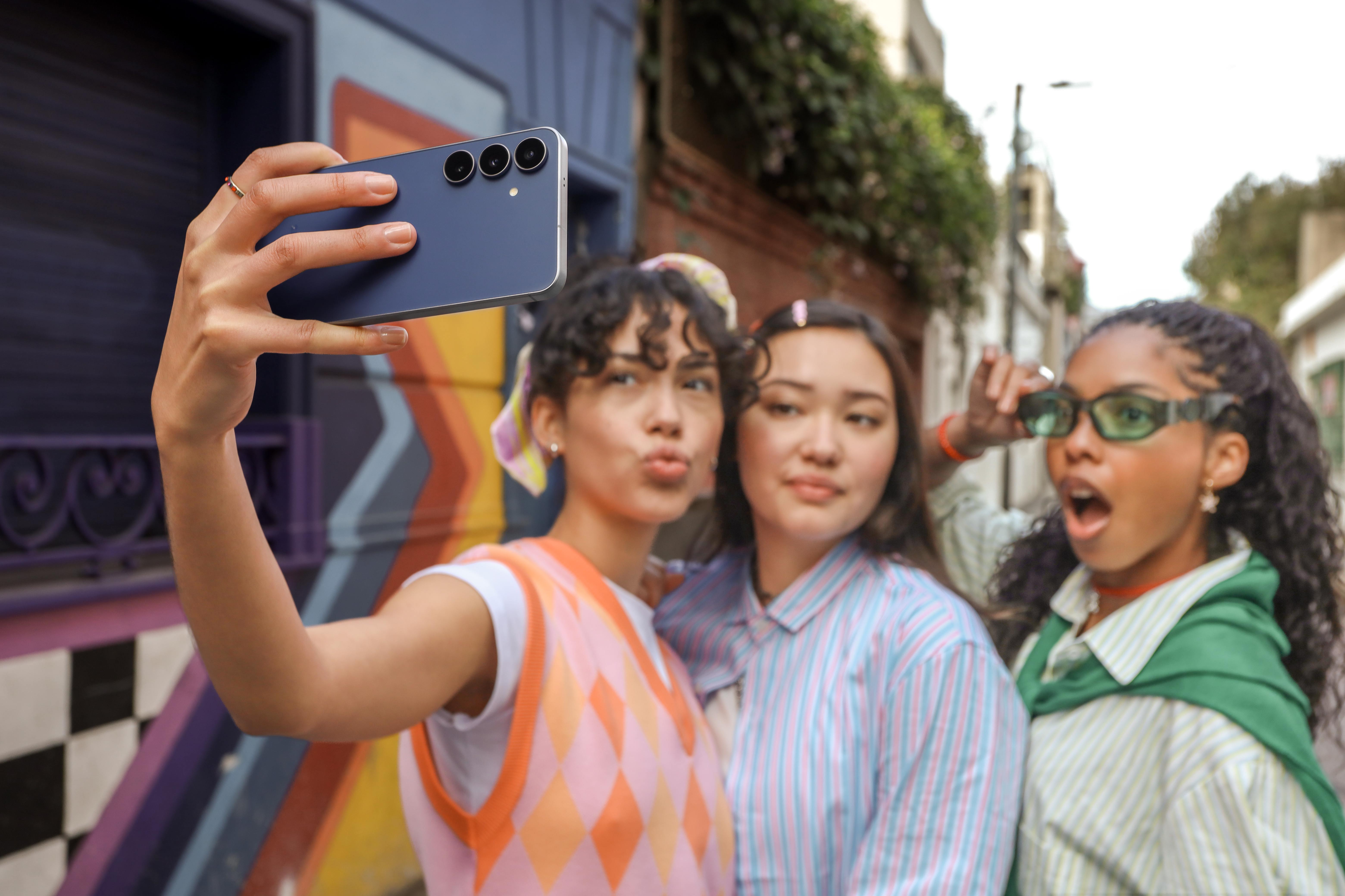 Samsung presentó y lanzó en Colombia el Galaxy S25 FE, Buds3 FE y Tab S11 Ultra