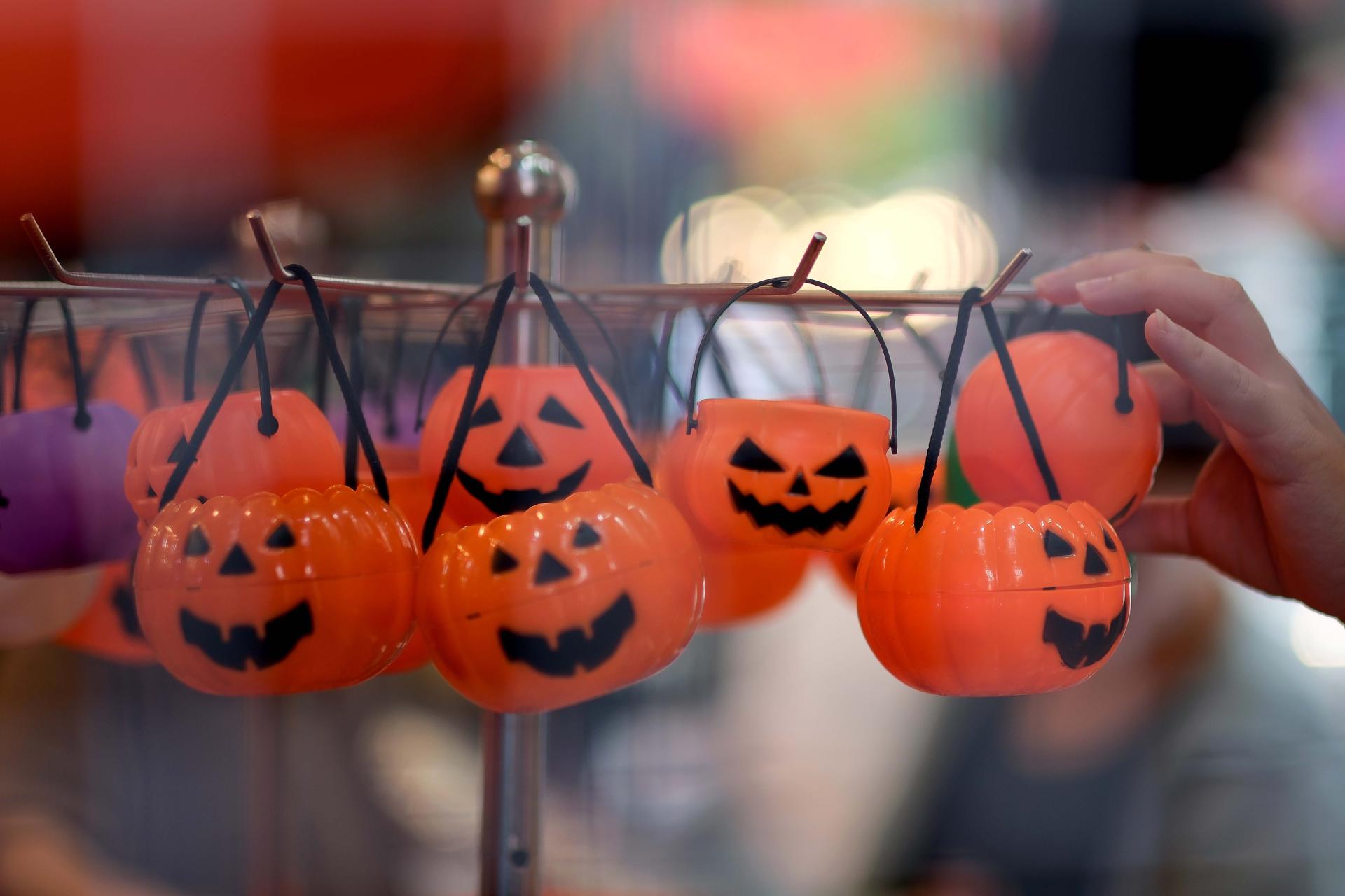 13 ideas fáciles de disfraces LGBTIQ+ en pareja para Halloween