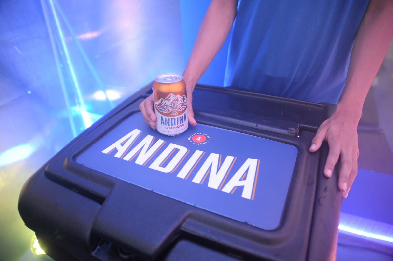 “A refrescar lo que somos” es el nuevo concepto de Andina, una marca que entiende que la colombianidad sobrepasa los ritmos, sabores y tradiciones de nuestra tierra