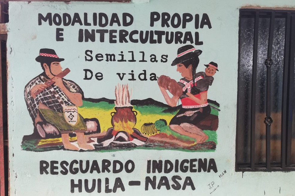 El movimiento juvenil Kwē Dsi'j Üus çxhaçxha “Camino de la juventud con corazón fuerte” tiene su plataforma de lucha para garantizar la pervivencia en el territorio y salvaguardar la cultura y la identidad Nasa.