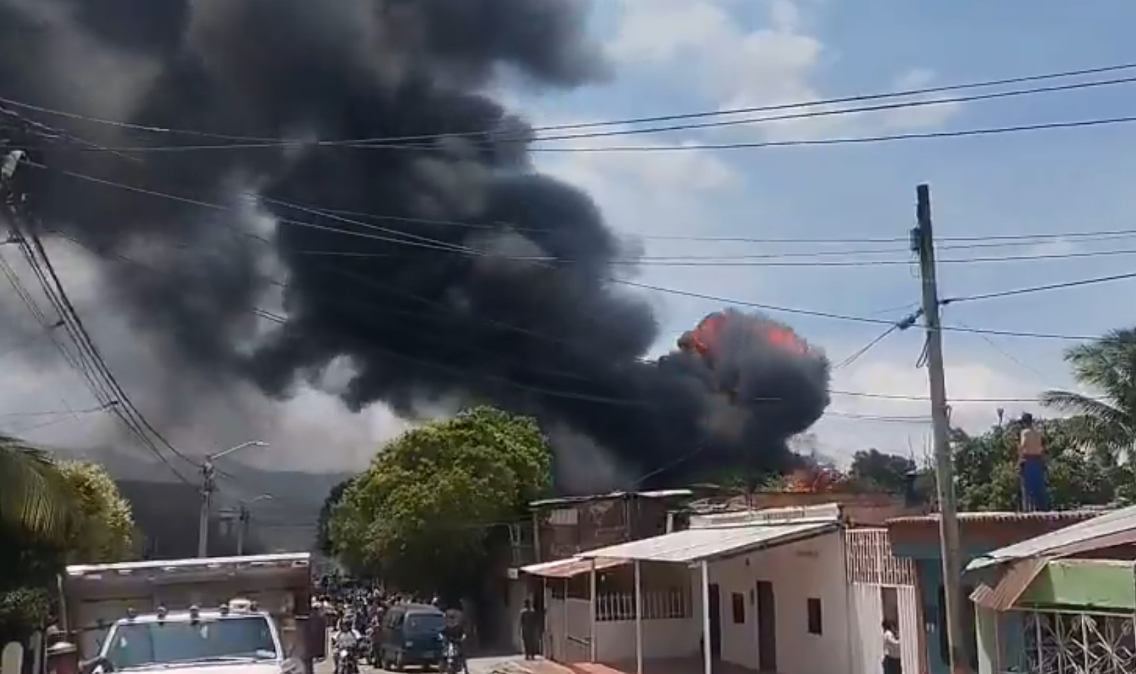 Voraz incendio dejó siete heridos y causó terror en Los Patios, Norte de Santander