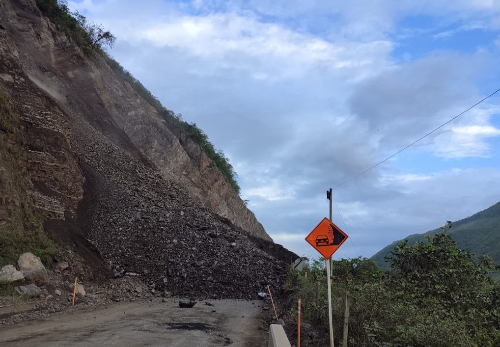 Cierran vía que comunica a Medellín con Urabá por derrumbe entre Uramita y Dabeiba