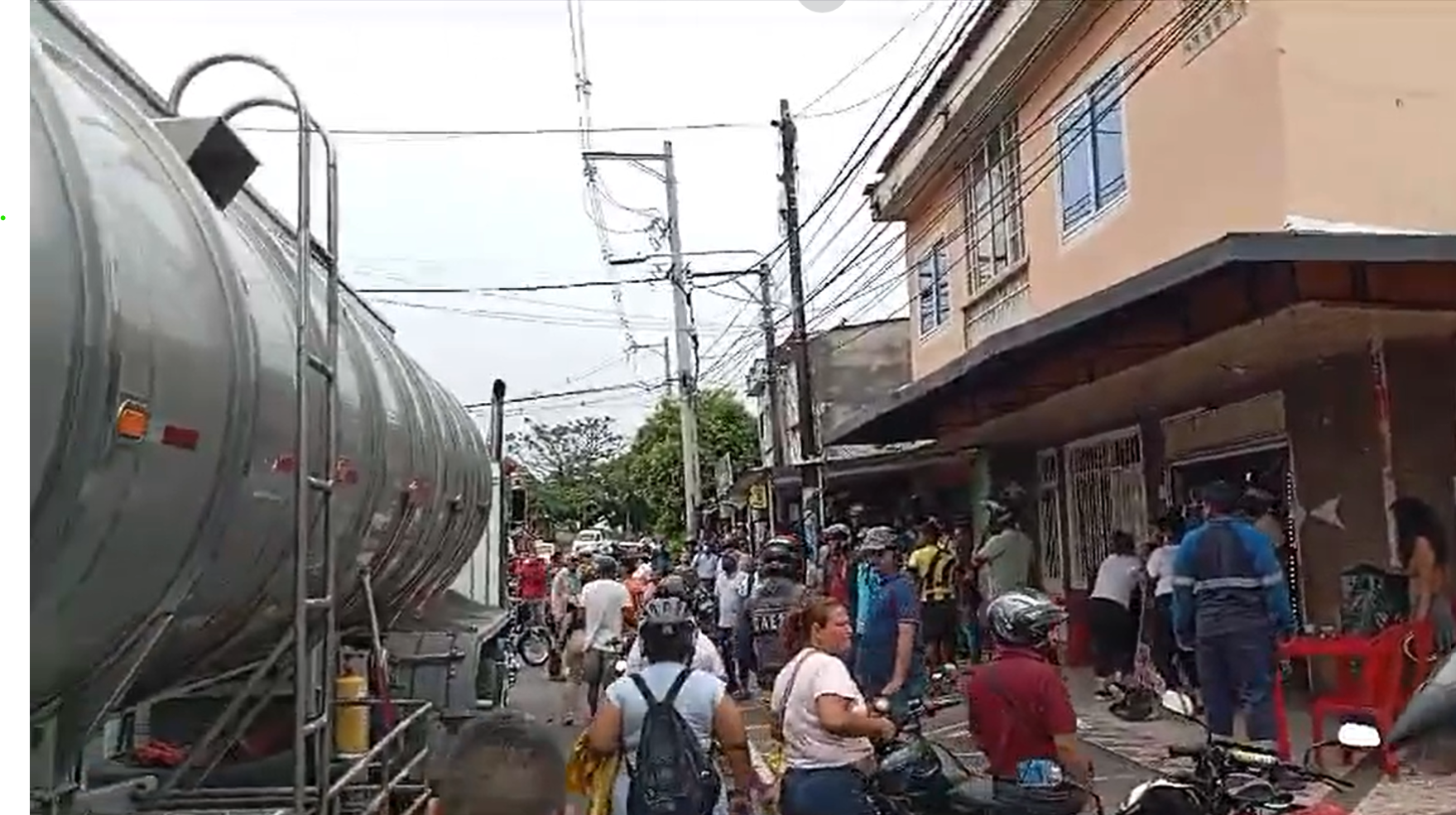 Bloquean vía en la que tractomula arrolló a niña de 9 años en Barrancabermeja