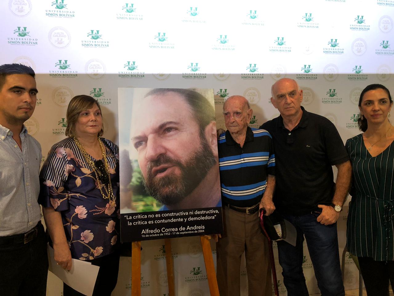 Así fue el acto de reconocimiento de responsabilidad del Estado este martes.Cortesía ANDJEAntes del pedido de perdón que debía realizar Gómez, habló uno de los hermanos del profesor, Raúl Correa de Andreis, quien recalcó que todo el caso fue un "asqueroso montaje con pruebas y testigos falsos". A renglón seguido, aseguró que, aunque hacían acto de presencia en la ceremonia, las palabras no les son suficientes para honrar la memoria de su hermano: “Los Correa de Andreis no nos consolamos ni nos vamos a consolar jamás. Asistimos a los actos, escuchamos las disculpas, pero no las aceptamos, porque el nombre de Alfredo Correa de Andreis no estuvo nunca enlodado".