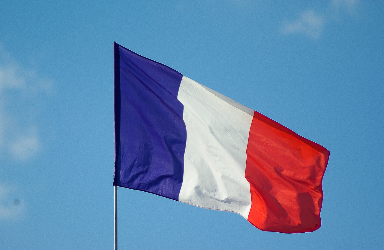 “No hablaban francés”: así operaba la red sexual que captaba colombianas en Francia