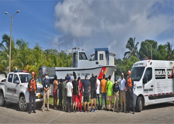 Armada de Colombia detecta lancha con migrantes irregulares en San Andrés