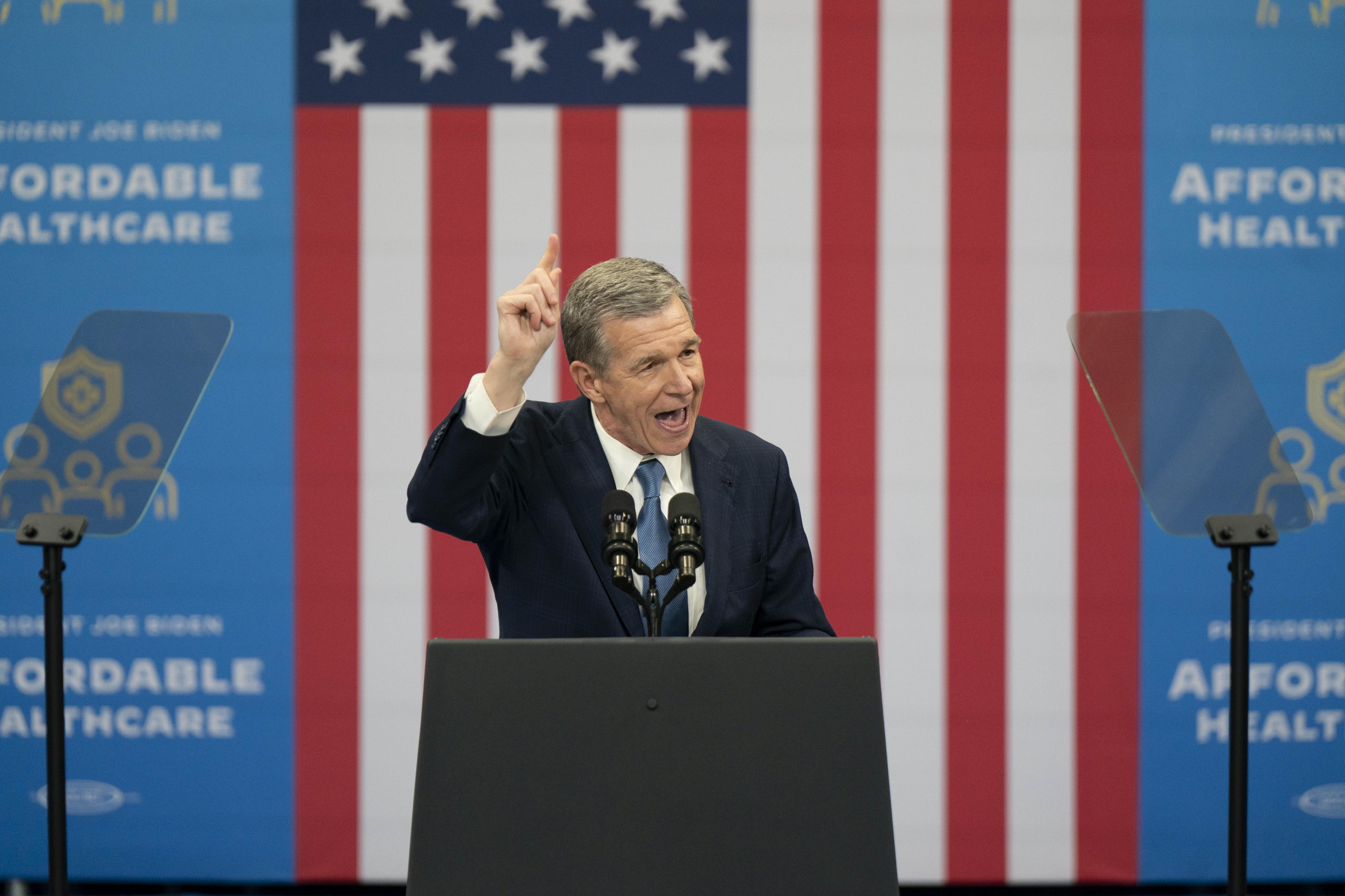 Raleigh (United States), 26/03/2024.- North Carolina Governor Roy Cooper speaks during a campaign event with US President Joe Biden and US Vice President Kamala Harris at the Chavis Community Center in Raleigh, North Carolina, USA, 25 March 2024. EFE/EPA/ALLISON JOYCE