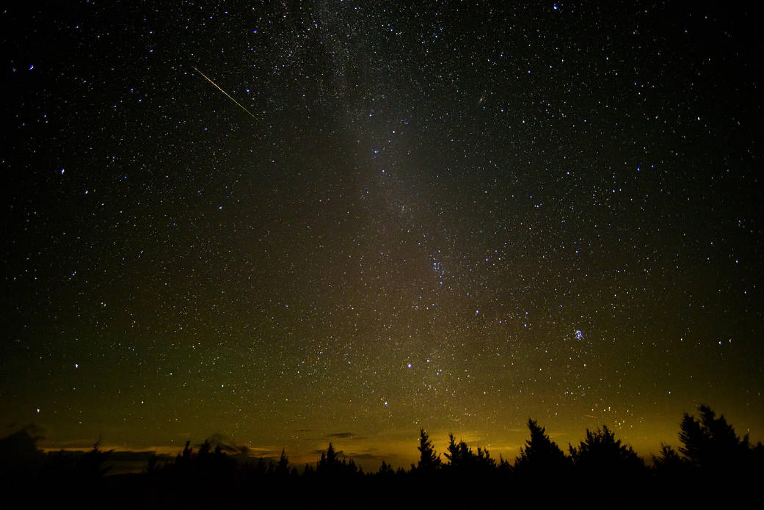 Prográmese en agosto con la lluvia de perseidas, la “superluna azul” y un asteroide