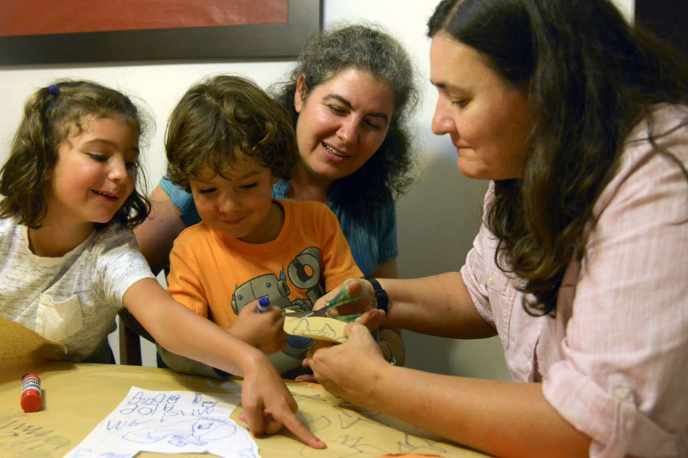 Abren puerta para que parejas homosexuales adopten