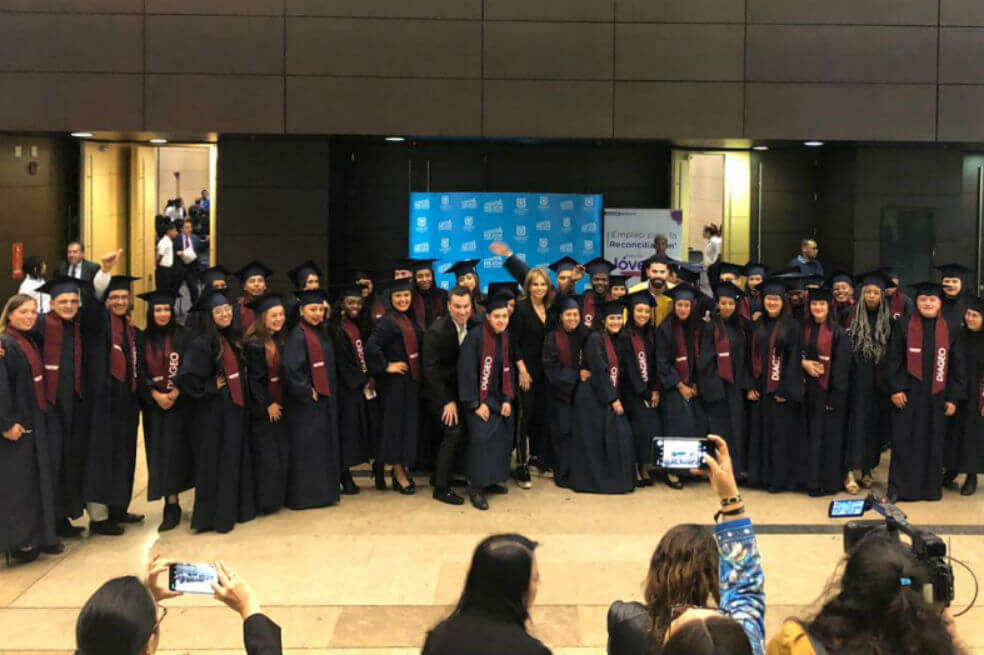 Se graduaron 120 jóvenes del programa distrital «Empleo para la reconciliación»