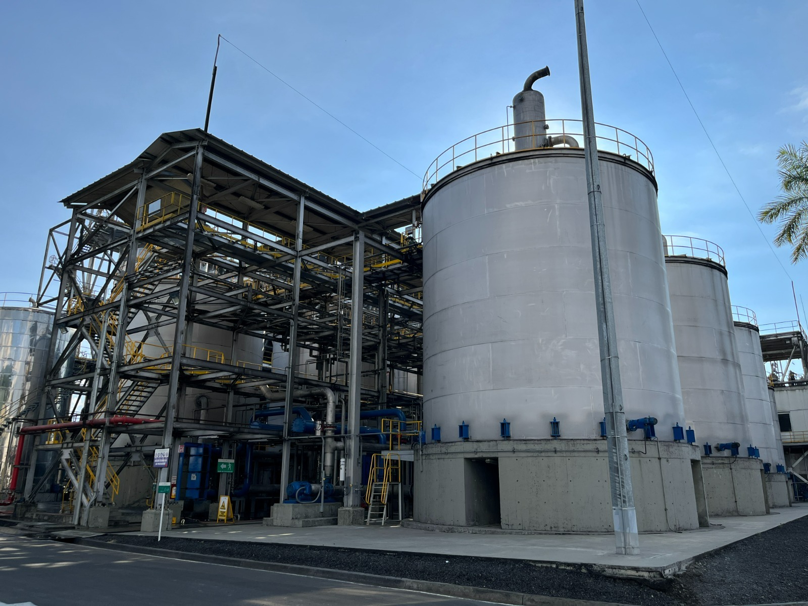 Producen alcohol carburante para movilizar más de 270 mil vehículos