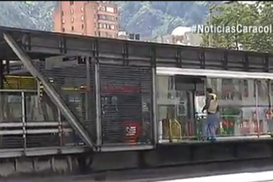 Petro propone que en TransMilenio ‘el que rompe, paga’