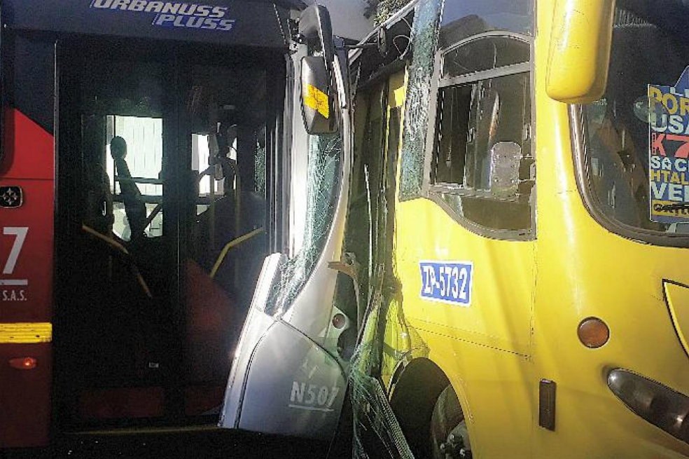 Choque de SITP provisional y bus de Transmilenio dejó 13 heridos en Bogotá