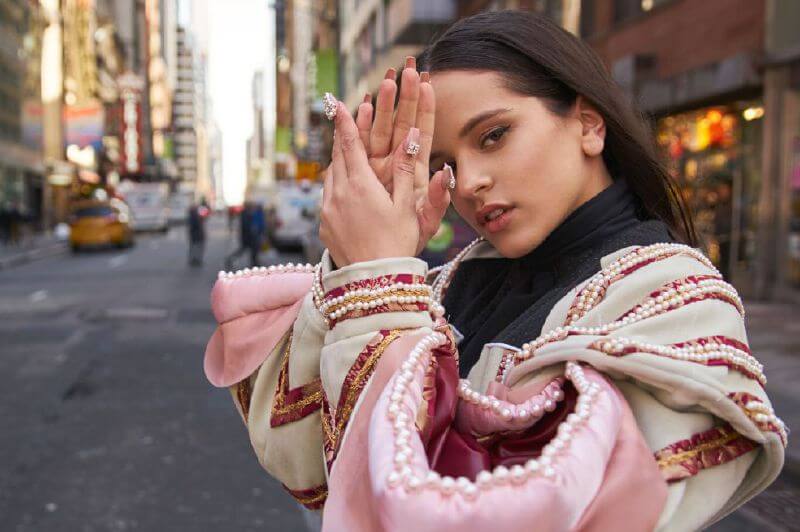 Rosalía: una bala en el pecho
