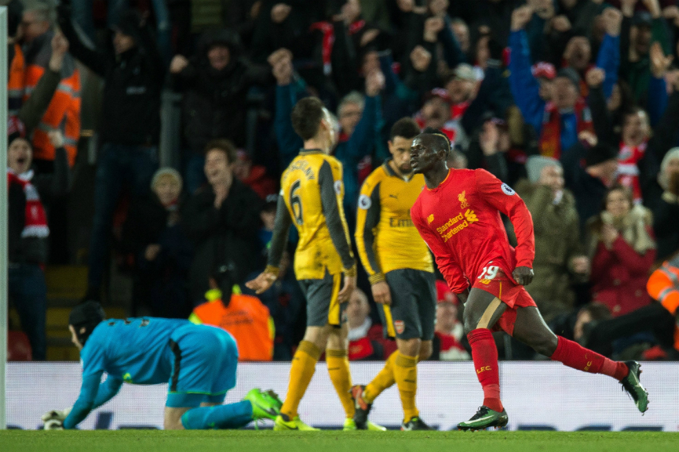 En el clásico de la Premier, Liverpool venció 3-1 al Arsenal