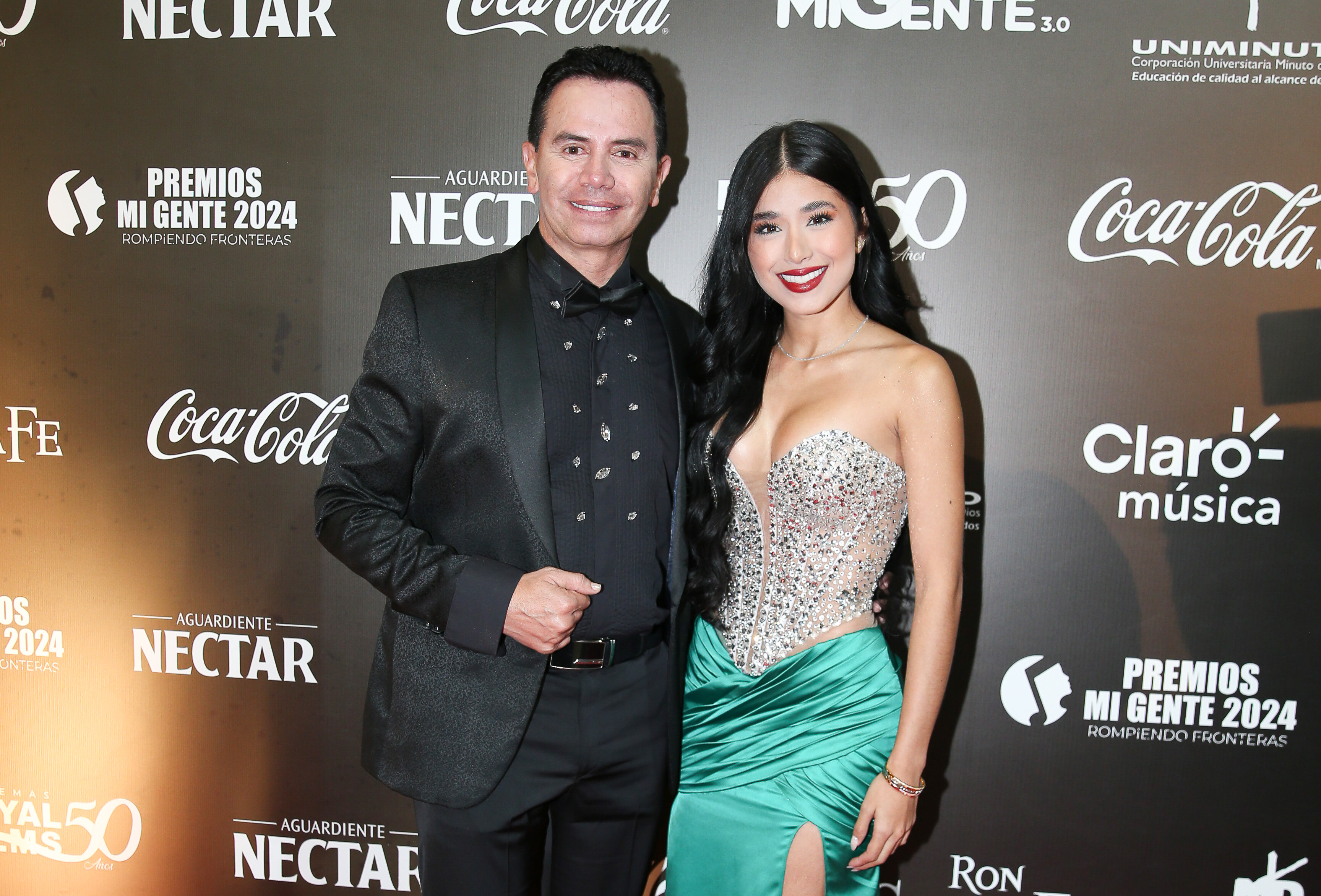 Jhonny Rivera y su novia Jenny López confirman lugar de la boda y dónde será la luna de miel