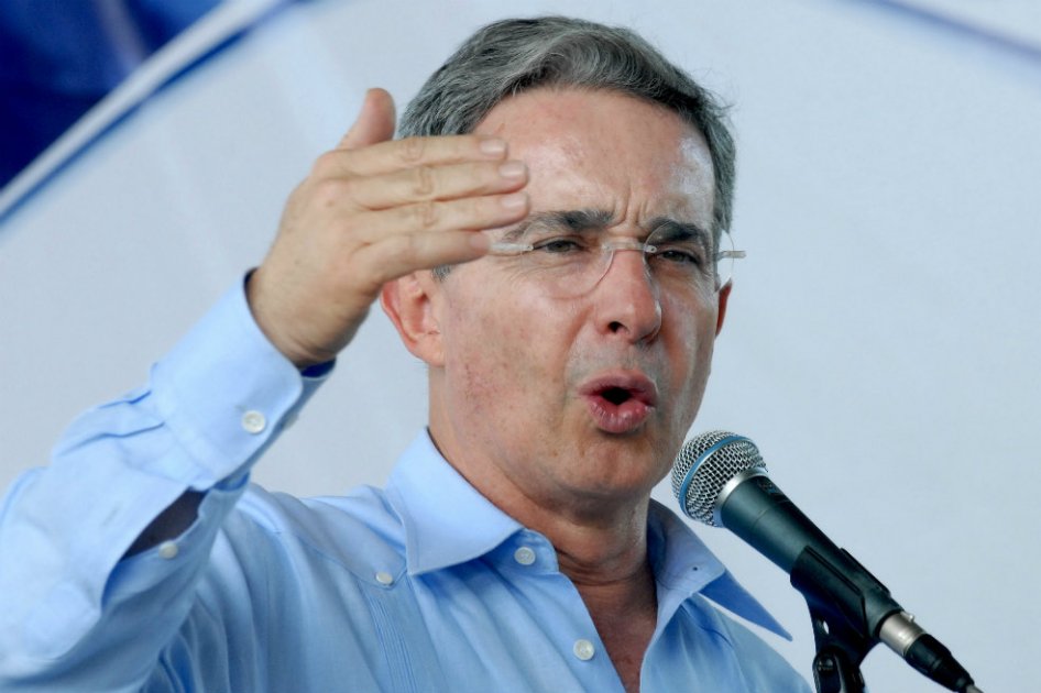 Uribe considera que ‘centros de consumo’ de Petro aumentan el "contagio"